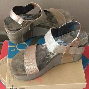 OTBT Bushnell Wedge Sandals in New Bronze (Pewter)